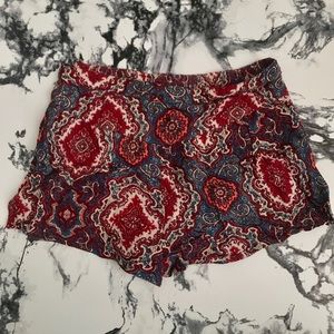 Billabong: Patterned Shorts
